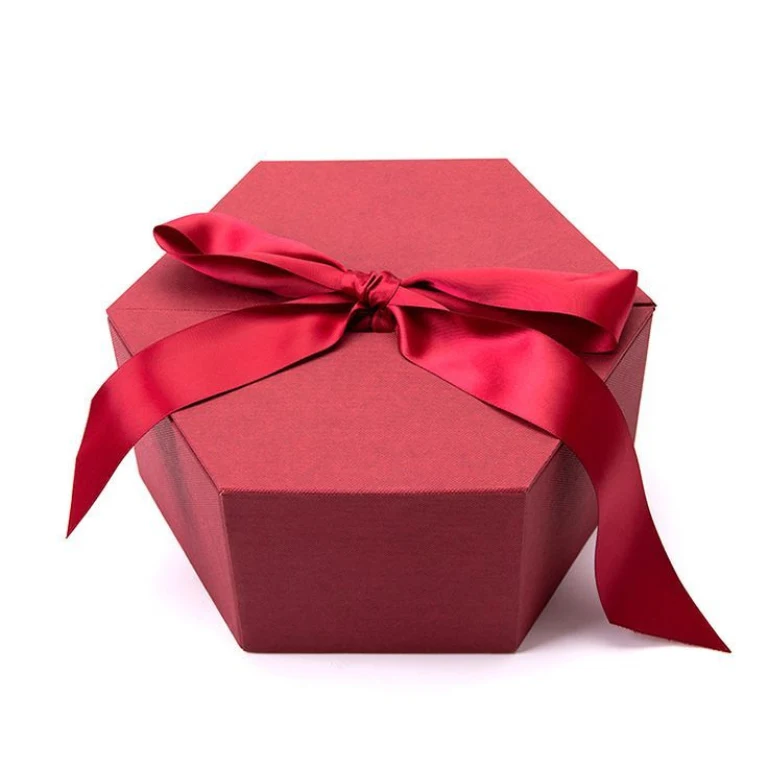 Luxury oval hat boxes designed for elegant hat storage